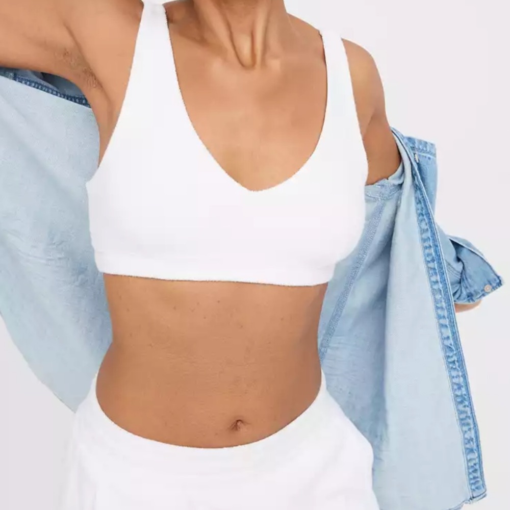 Tag still on and in bag Aerie sports bra